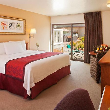 Windmill Inn Of Roseburg Extérieur photo