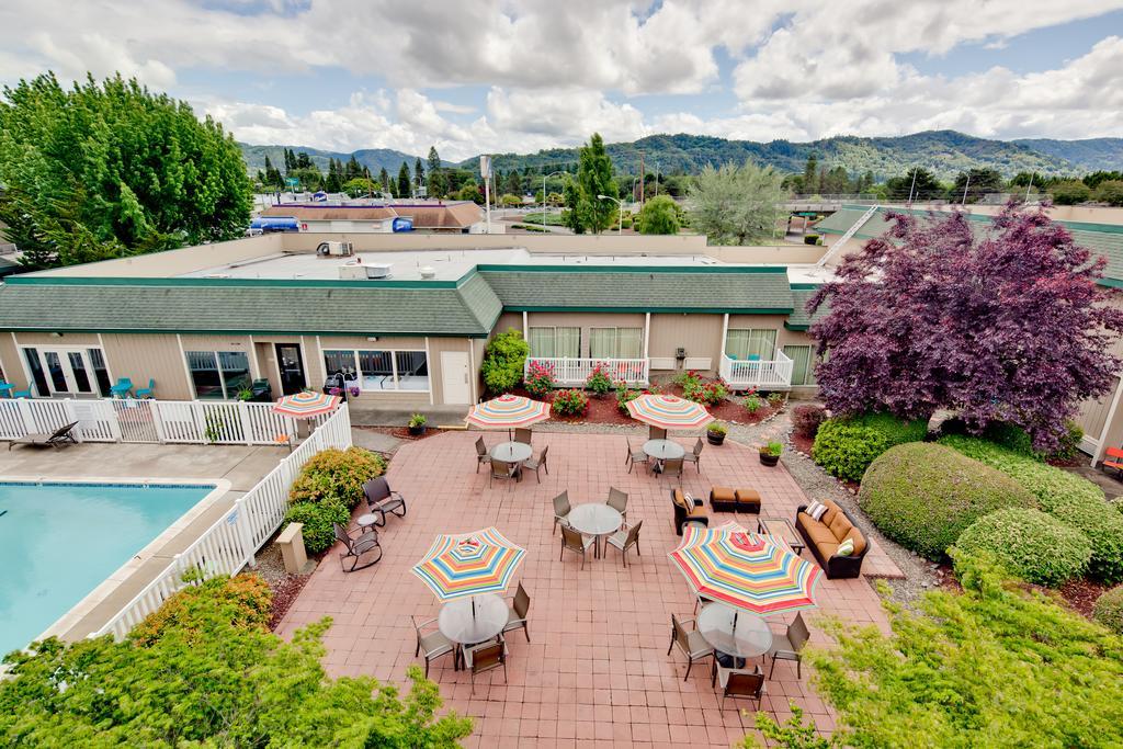 Windmill Inn Of Roseburg Extérieur photo